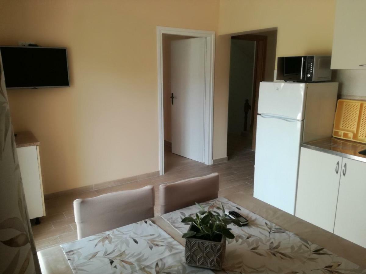 Mundanije Feel Good Apartment מראה חיצוני תמונה