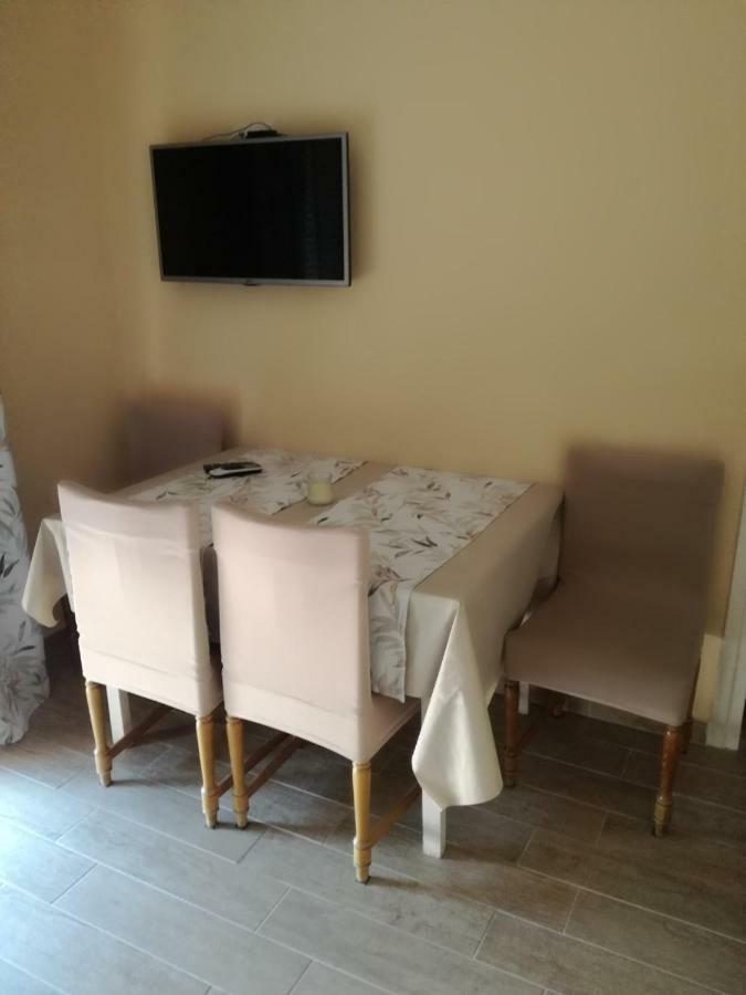Mundanije Feel Good Apartment מראה חיצוני תמונה